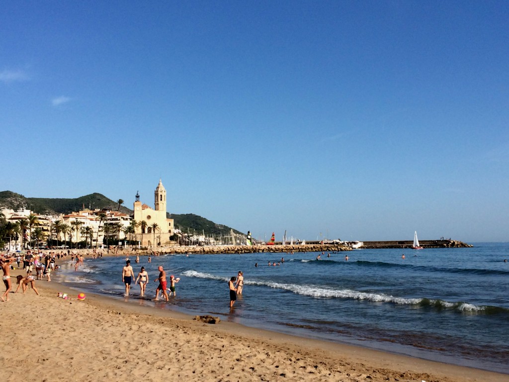 Recharging batteries at Sitges | www.geekyexplorer.com