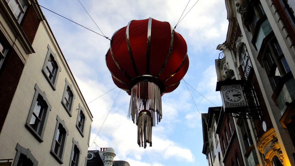 How To Save Money In London - Chinatown detail - Geeky Explorer