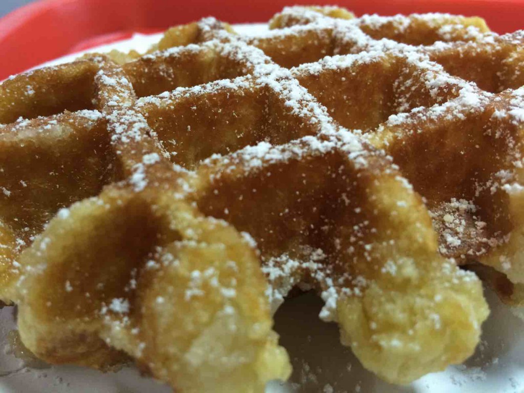 popular belgian food - How to eat waffles