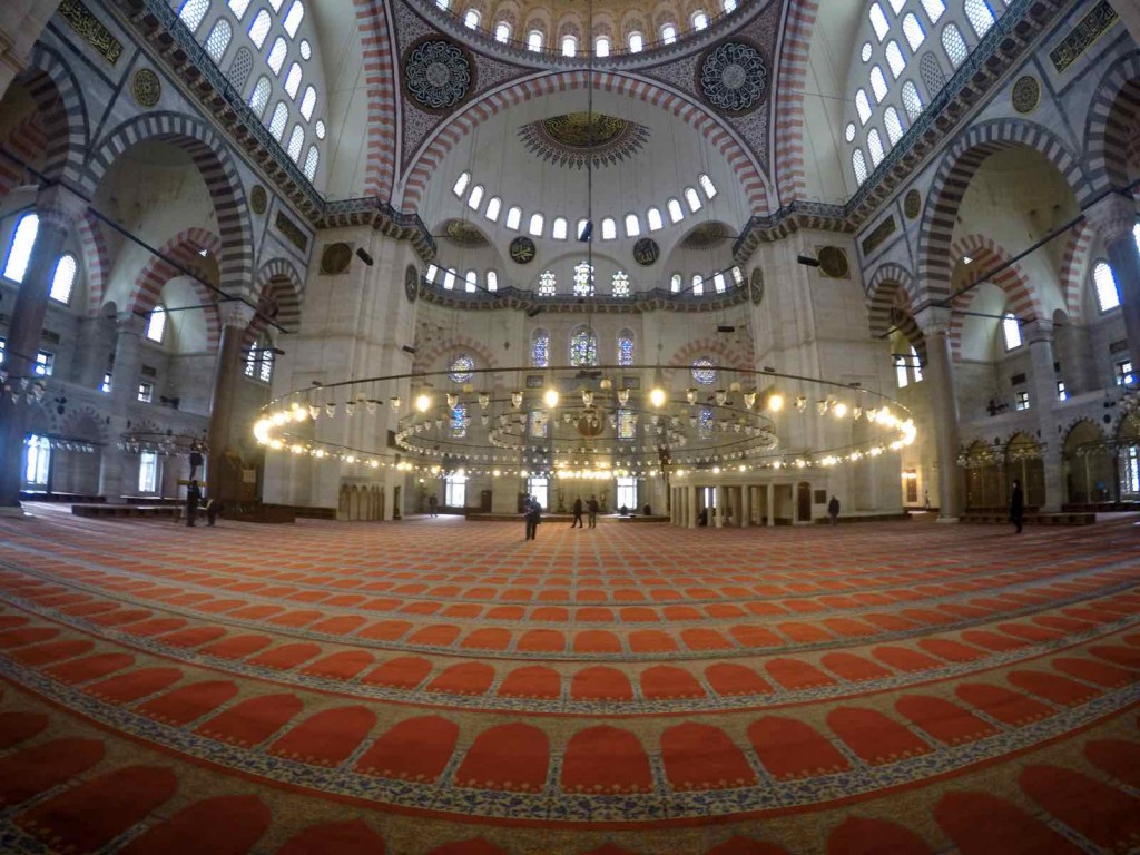 experiences to have in Istanbul - Inside Sulemaniye Mosque