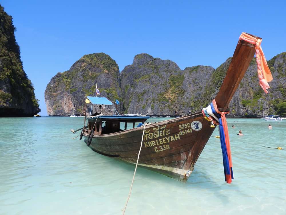 island hopping in thailand koh phi phi lee