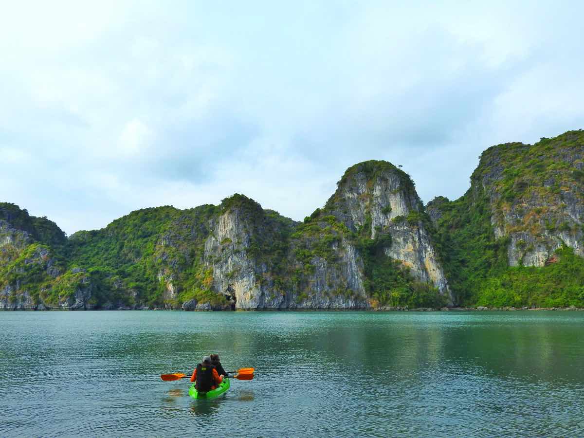  how to choose best halong bay cruise guide recommendations tips halong kayak