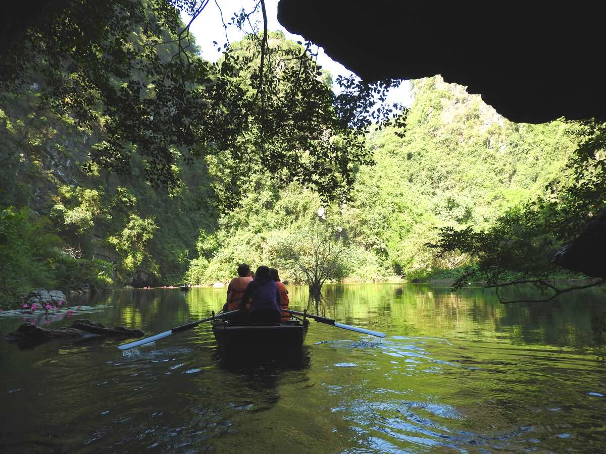 ninh binh travel guide trang an grottoes boat ride