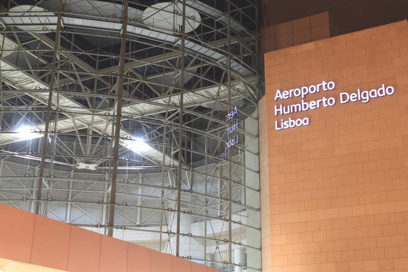 lisbon airport to city center downtown aeroporto building