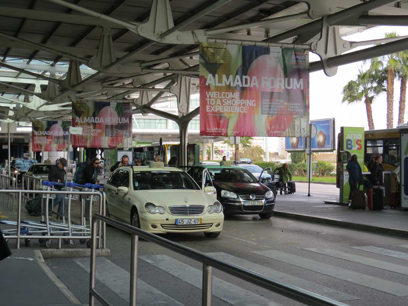  lisbon airport to downtown taxis arrival halls