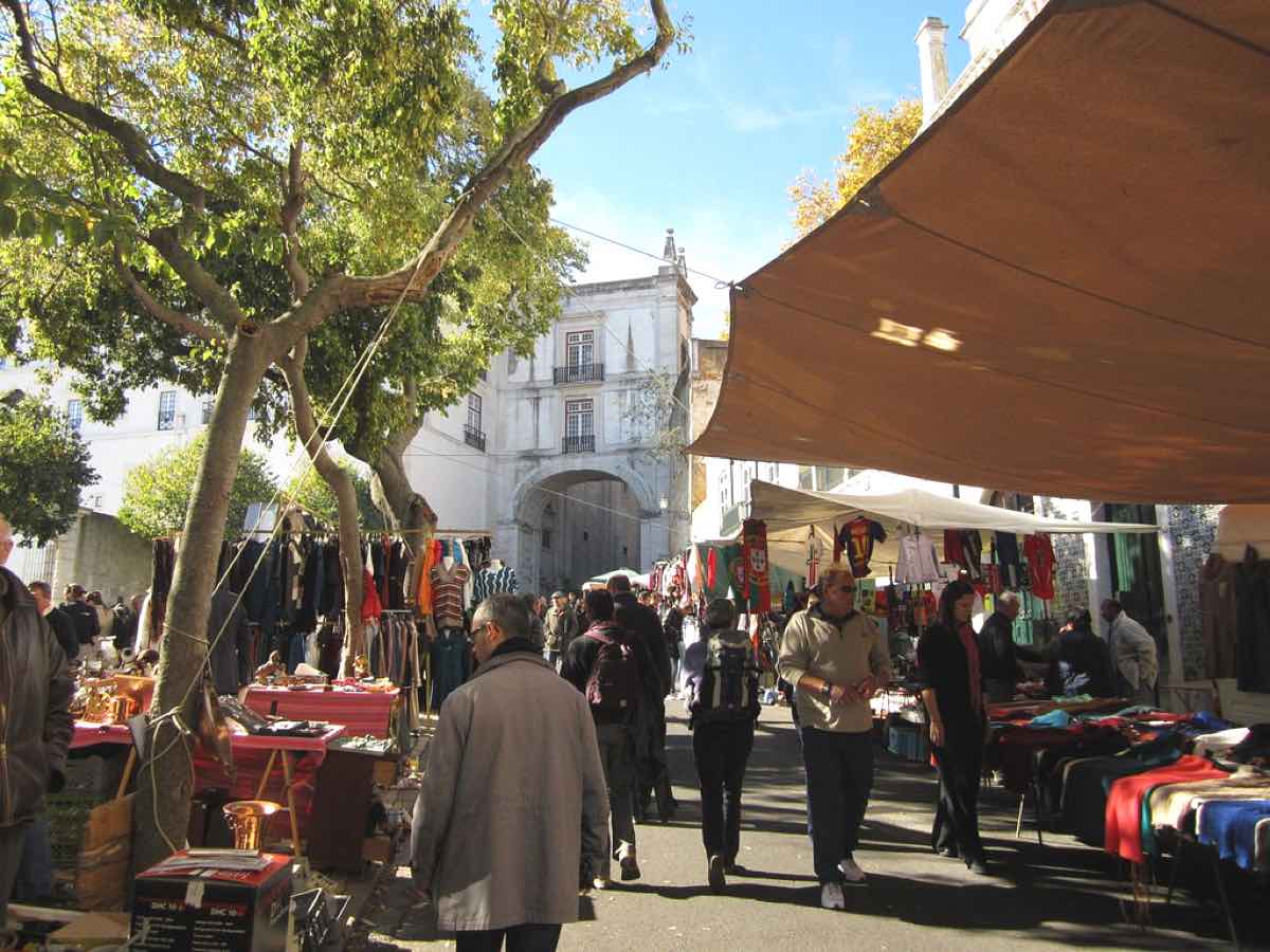 lisbon hidden gems secrets thieves market