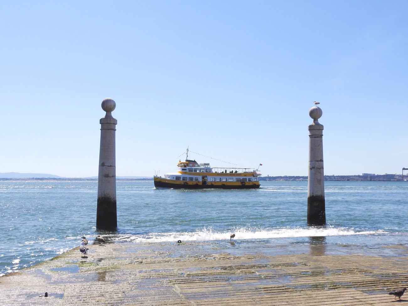 praca comercio tejo river lisbon travel blog guide