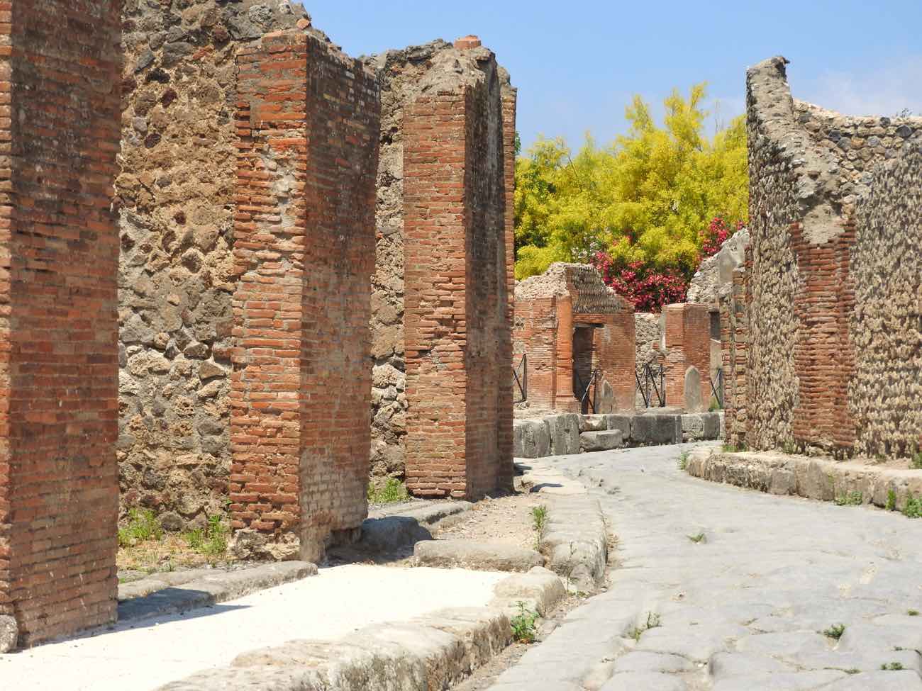 how to plan naples italy amalfi coast pompeii vesuvius - pompeii scavi ruins