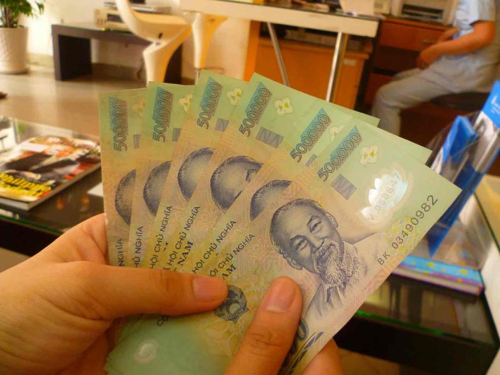 travel to vietnam money