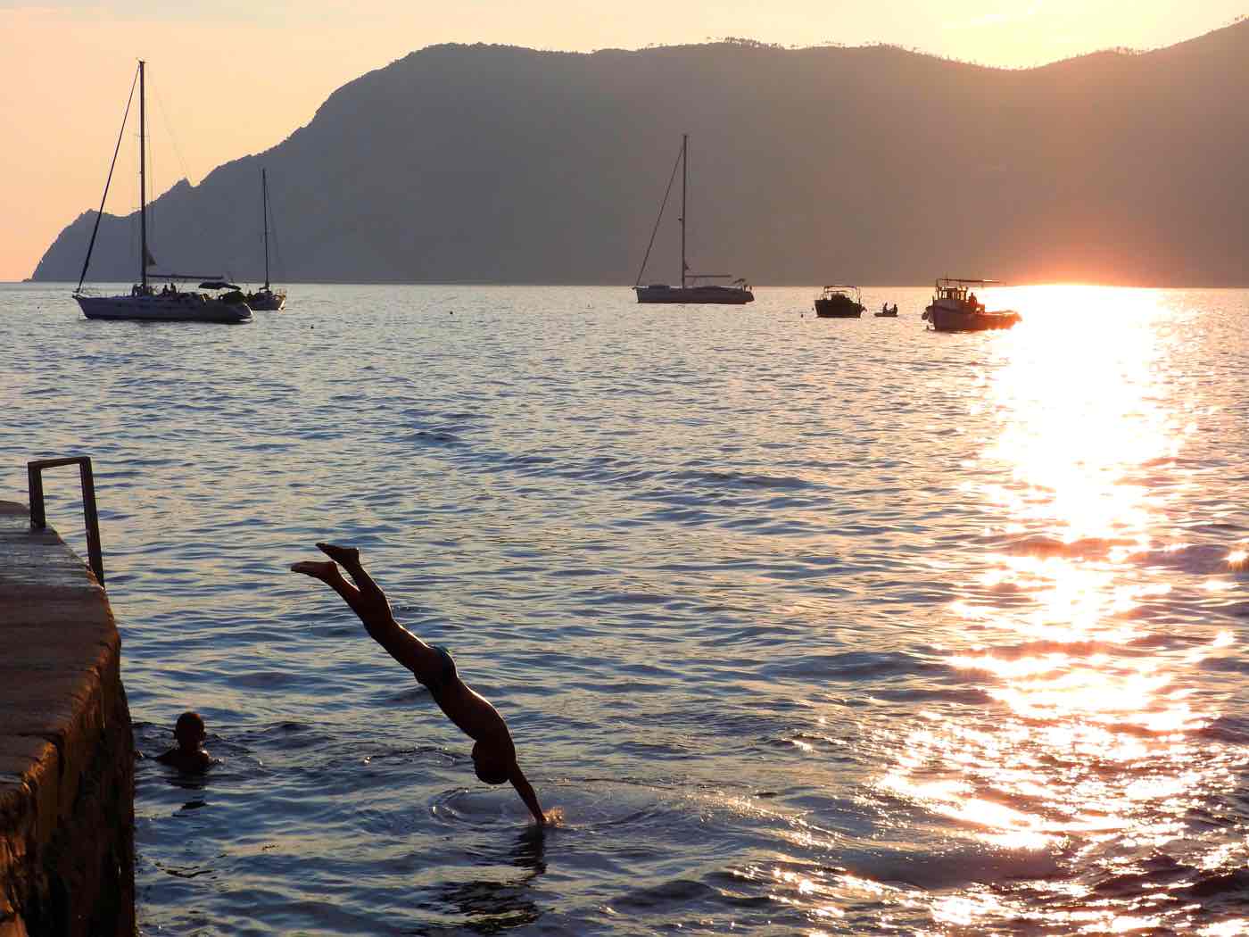 cinque terre guide swimming