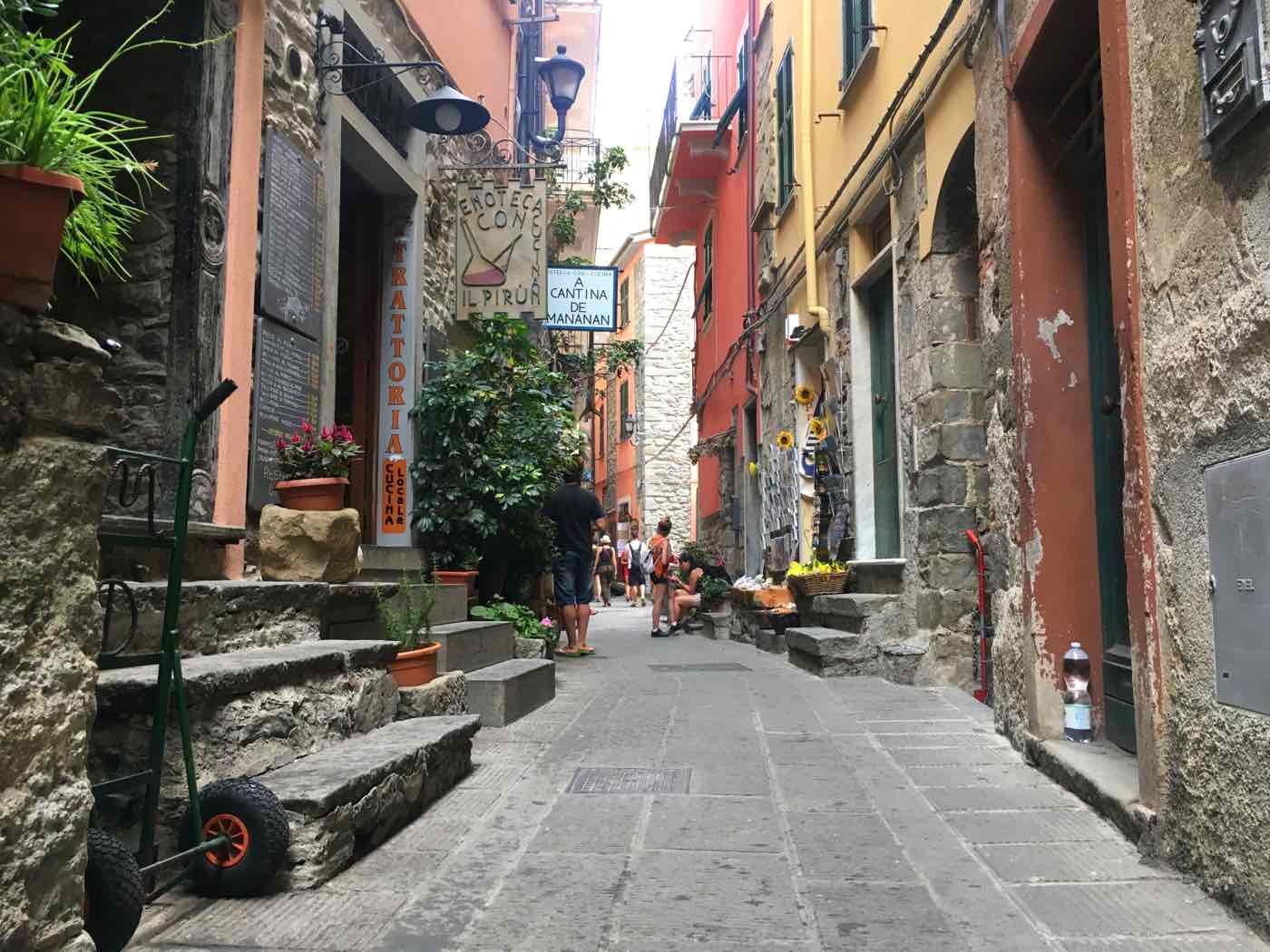 guide cinque terre corniglia italy