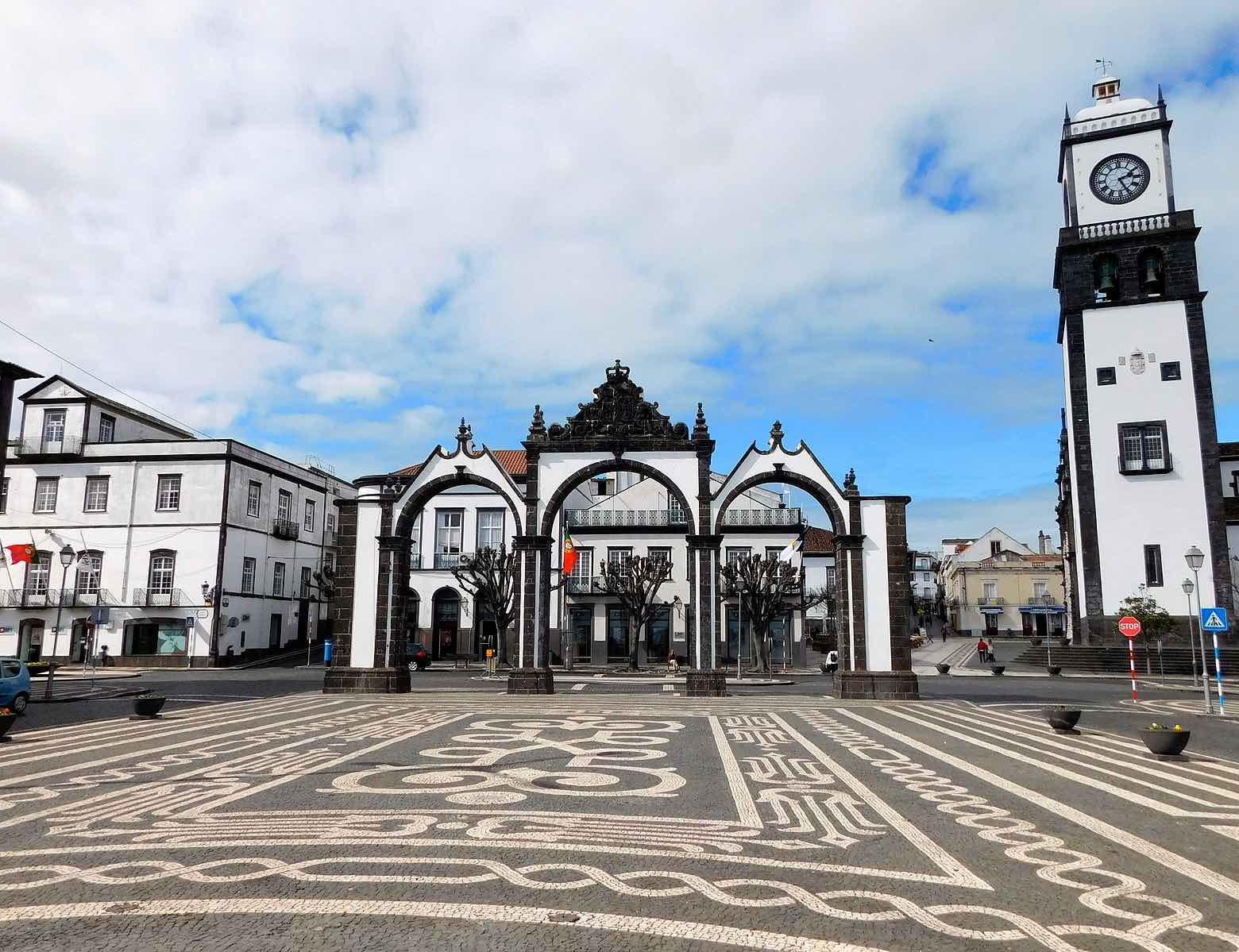 ponta delgada azores portas da cidade city gates