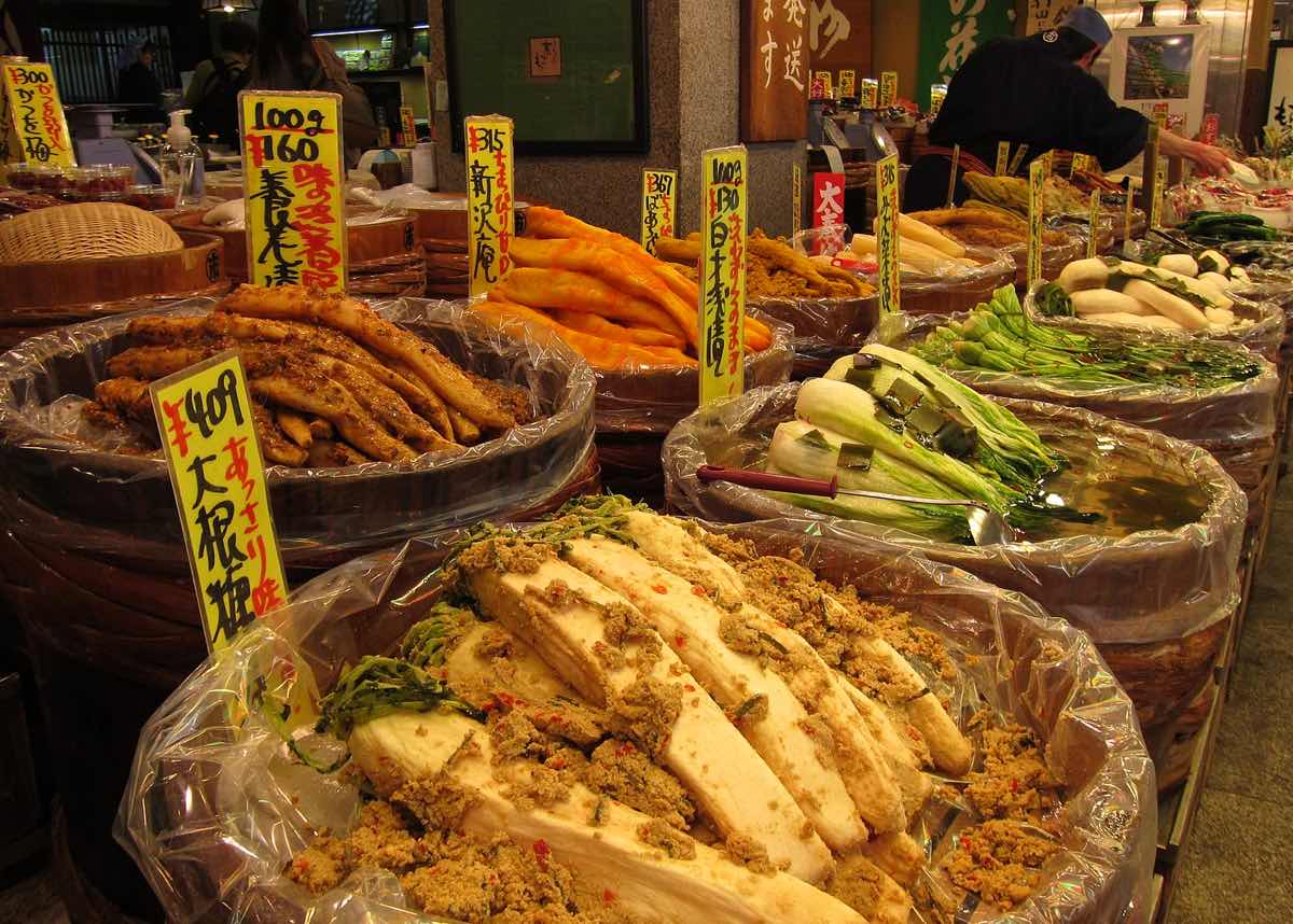 Kyoto things to do japan nishiki market food stalls