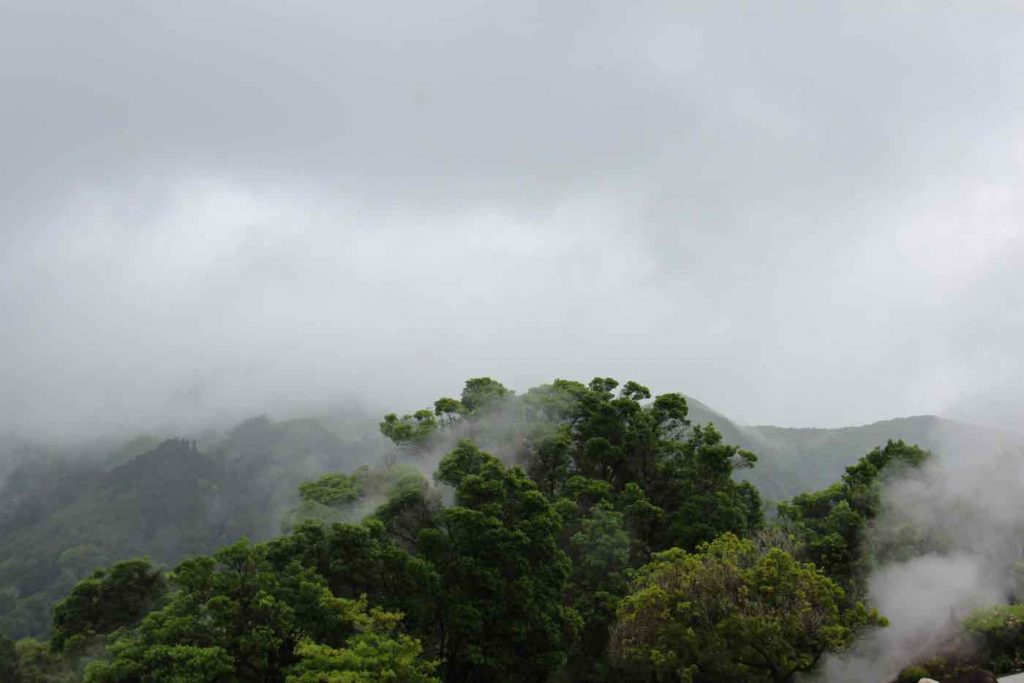 hiking azores weather