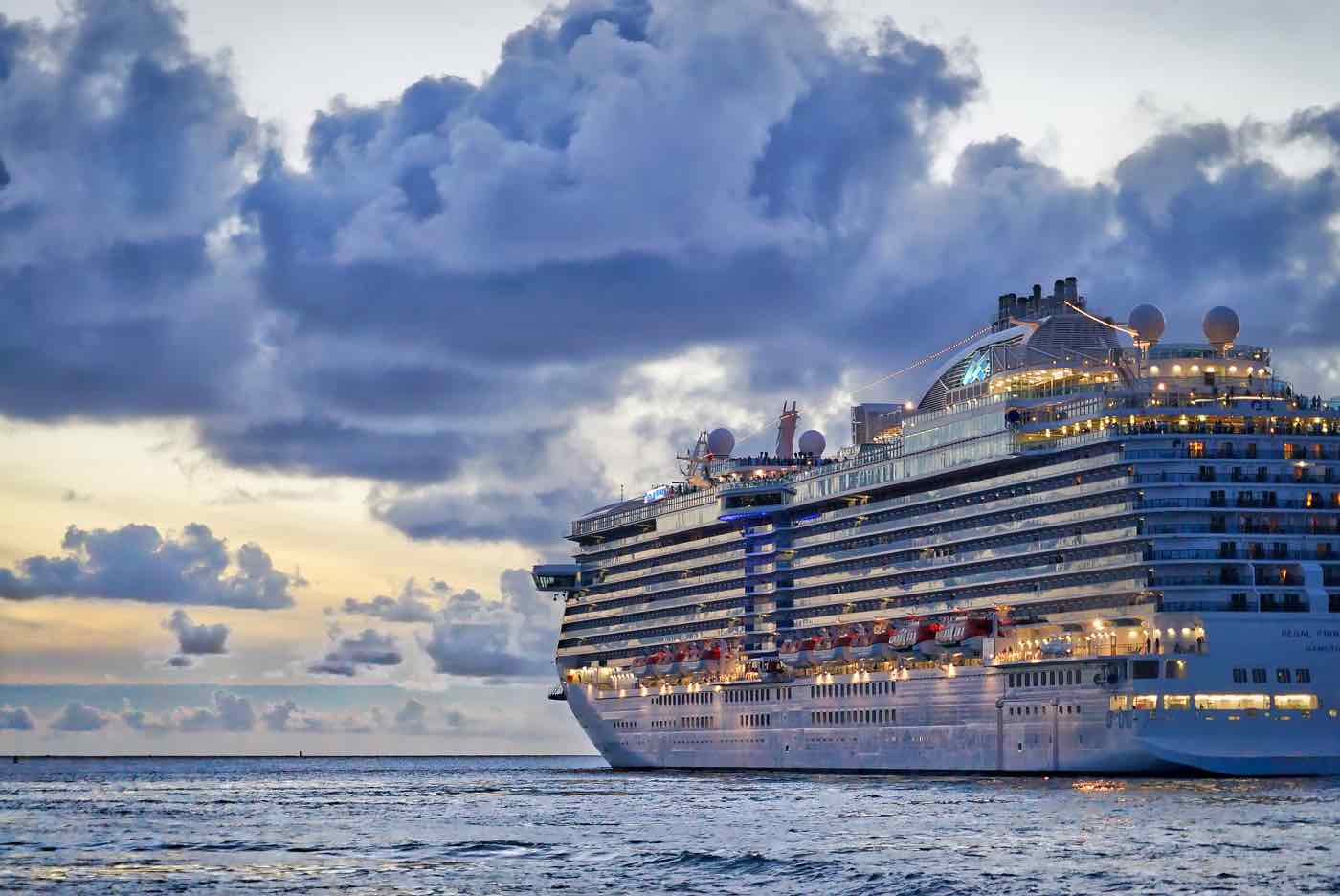 Cruise ship pollution clouds