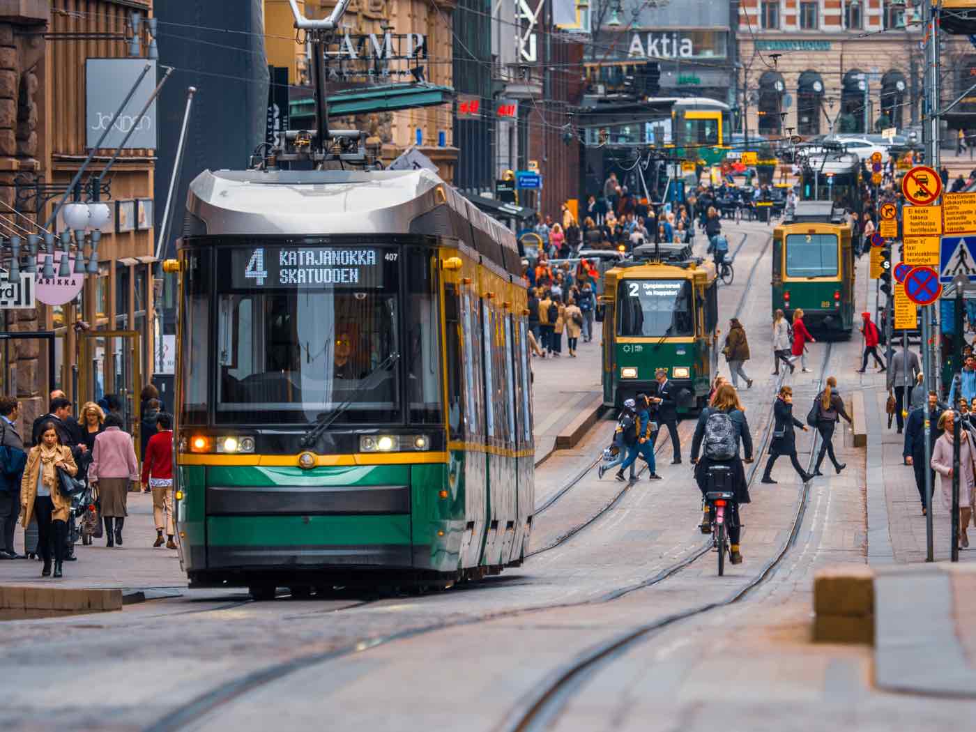 jeden den v helsinských tramvajích