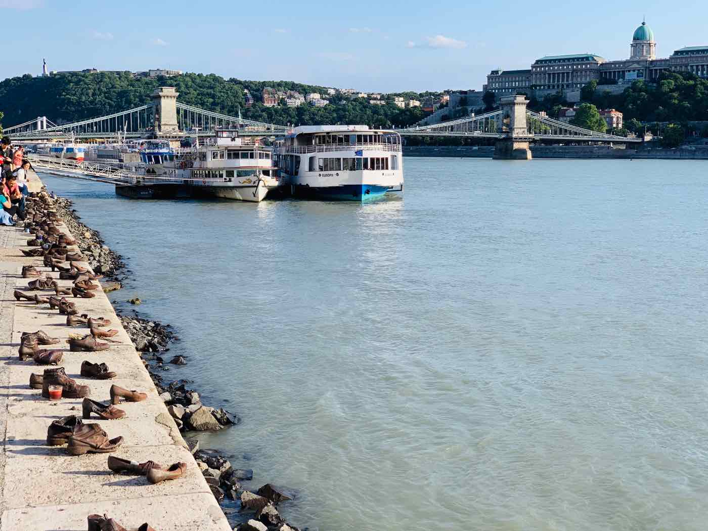 things to do budapest shoes danube bank